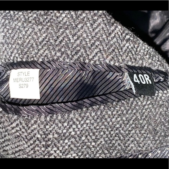 Claiborne Men's Suit 40R Jacket Italy Woven Fabric - Picture 6 of 8